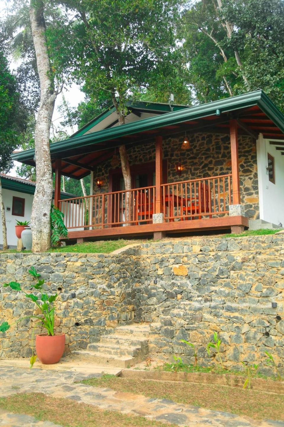 Pinnacle Pearl Hiriketiya Dickwella Exterior photo